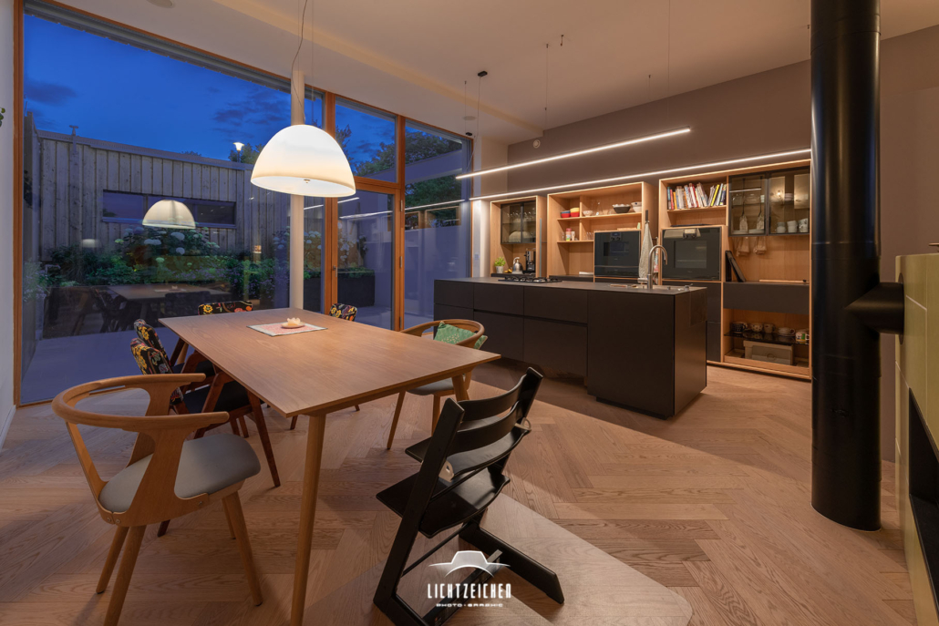 Architekturfotografie, Einfamilienhaus, blaue Stunde