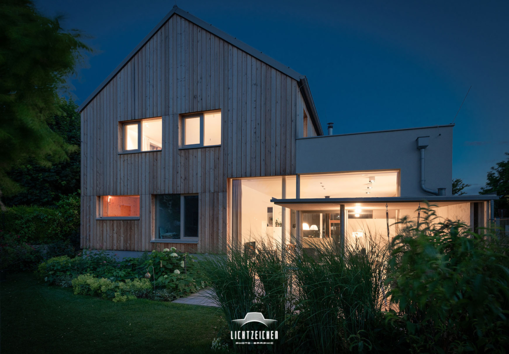 Architekturfotografie, Einfamilienhaus, blaue Stunde