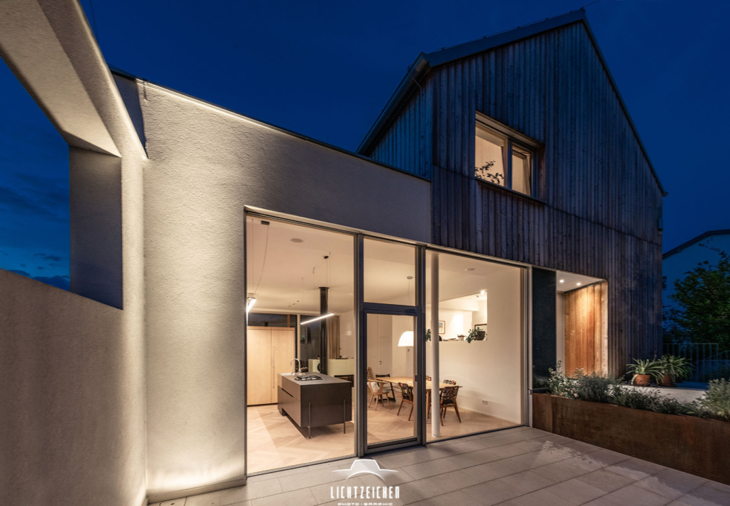 Architekturfotografie, Einfamilienhaus, blaue Stunde