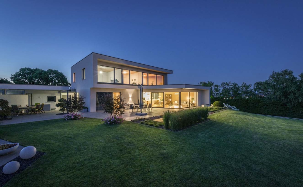 Architekturfotografie, Einfamilienhaus, blaue Stunde